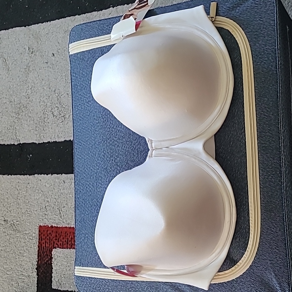 White, strapless bra. 40D